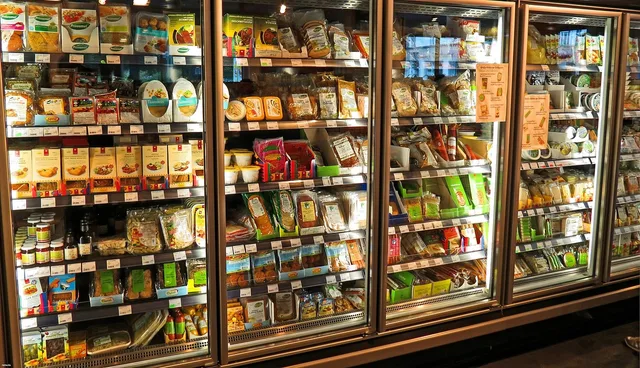 supermarket, fridge, produce, food, market, retail, shop, store, refrigerator, cold, freezer, products, interior, refrigeration, mall, cooler, aisle, hypermarket, brown food, brown shopping, brown shop, brown interior, brown market, supermarket, supermarket, supermarket, supermarket, supermarket, fridge, fridge, refrigerator, refrigerator, mall. Vad kostar en fysisk butiksetablering i Sverige?