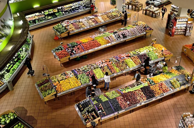 supermarket, stalls, coolers, market, food, fresh, shop, organic, vegetable, healthy, grocery, store, fruit, ripe, yellow, freshness, marketplace, hypermarket, colorful, stand, consumer, nutrition, brown food, brown shopping, brown vegetables, brown healthy, brown shop, brown fruits, brown grocery, brown color, brown nutrition, brown groceries, brown market, supermarket, supermarket, supermarket, supermarket, supermarket, market, market, market, food, shop, grocery, grocery, store. Vad styr svenska konsumenters val av handelskanal?